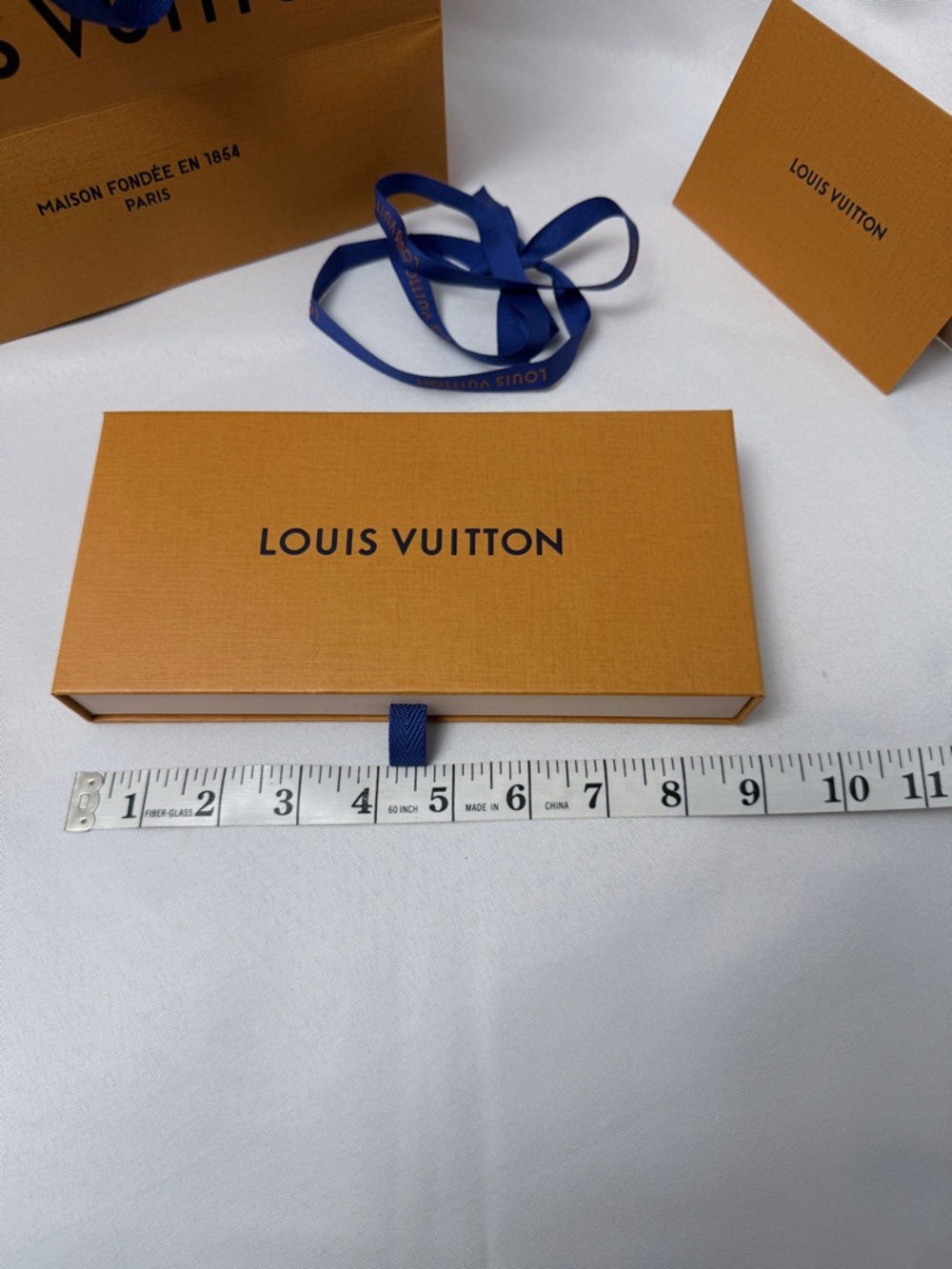 Louis Vuitton Orange Gift Box and Bag with Blue Ribbon Accents - Picture 3 of 10